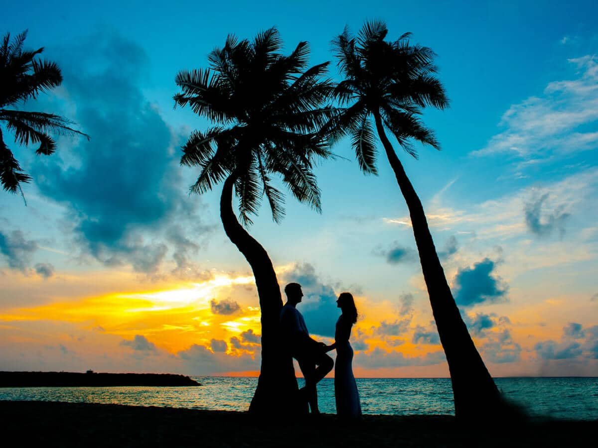 beach couple 3